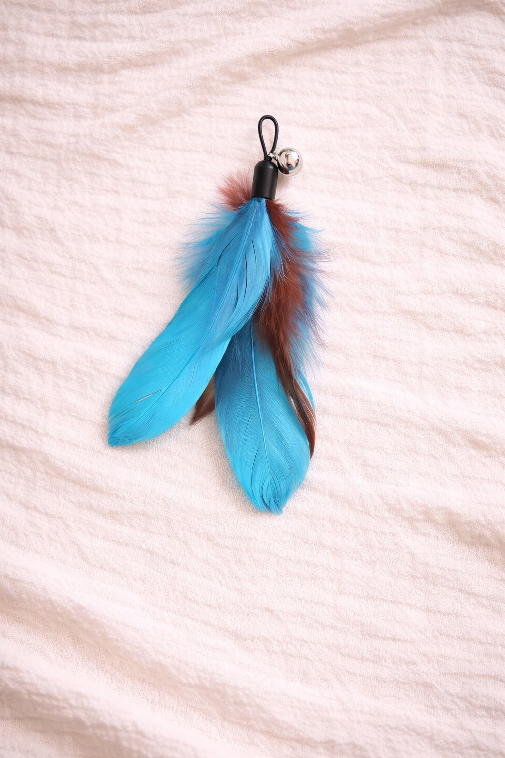 Blue feather cat toy attachment with red detail and clip connector